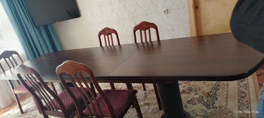 Продам большой стол деревянный