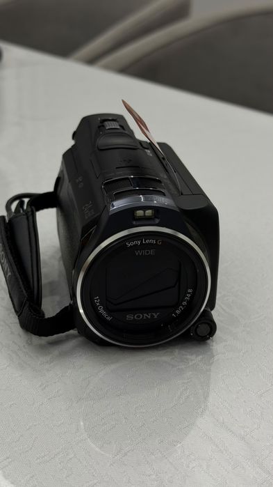 Sony Handycam HDR-PJ810 —