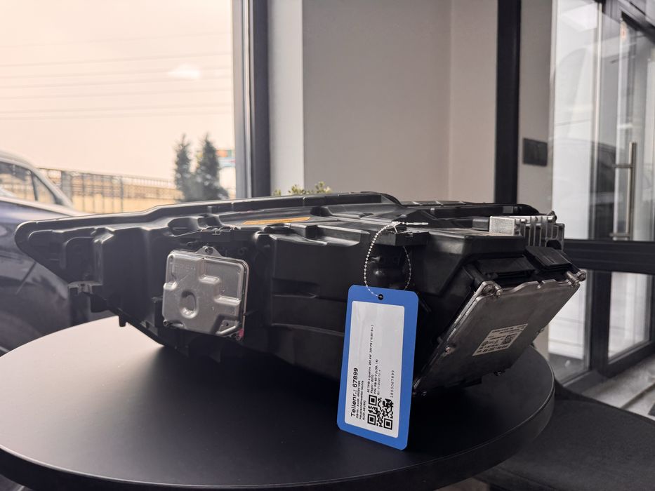 Audi A8 4N десен фар