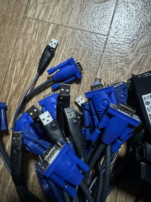 Vand kvm-uri KA7570 in stare perfecta de functionare