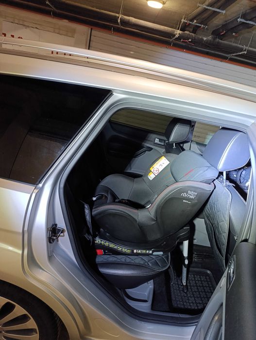 Столче за кола ISOFIX i-Size Britax Romer DUALFIX M Cool Flow
