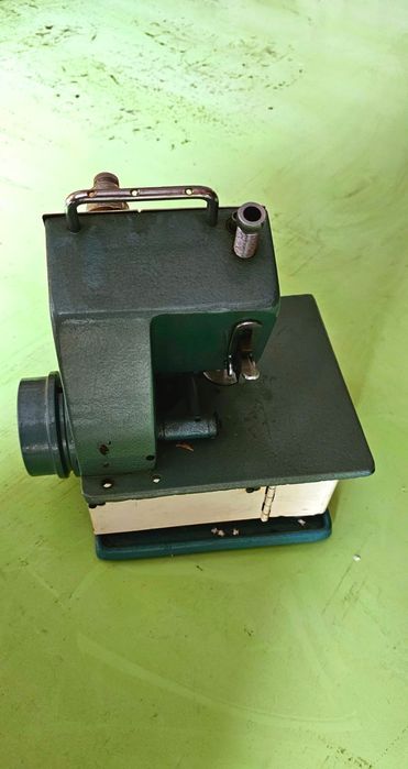 Швейная машинка для обуви с педалями