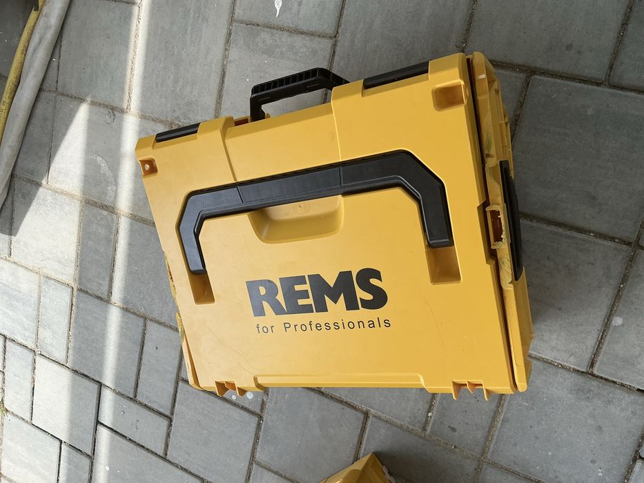 Vind presa sertizare noua neutilizata niciodata 0 presari Rems MiniPress 14,4 cu bac M15,18,22,28,35