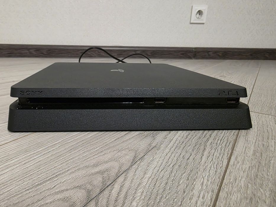 Sony PlayStation 4 CUH-2208B