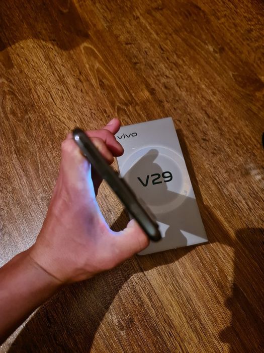 Vivo V29 продаю срочна