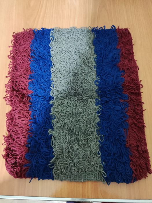 Вязаная беретка и коврик