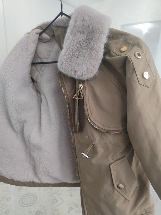 Продам пальто для девочки