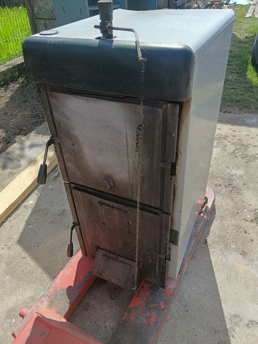 Vând centrala pe lemne de 25 kw .