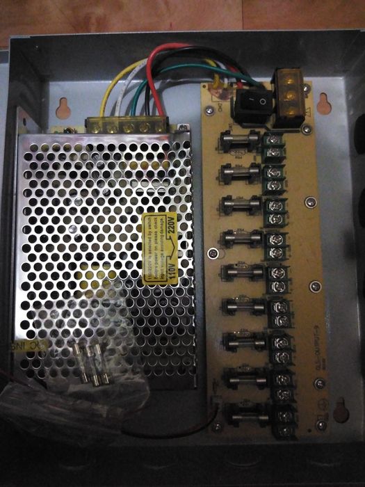 Блок питания для видеокамер 220в/12в