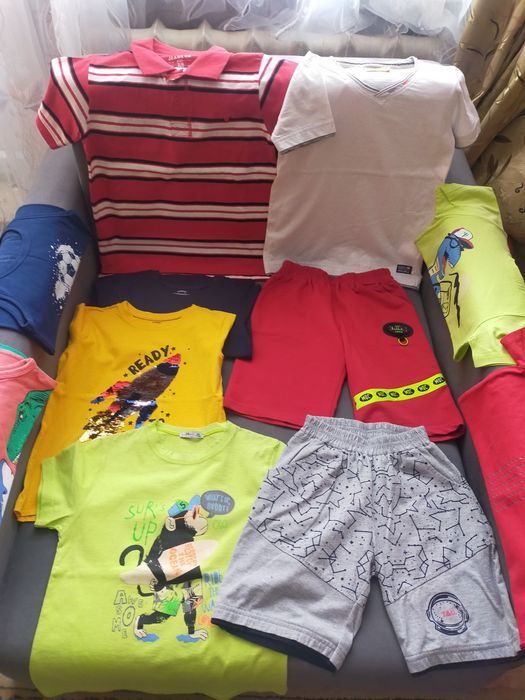 Вещи детские футболки, кофты