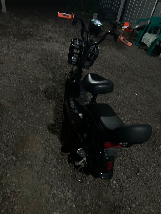 Продается Электроскутер xchu 500w