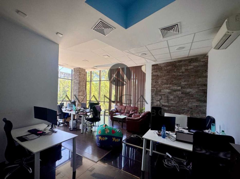 Продава се Офис в Пловдив, Център - 120 кв.м за 2125 €/кв.м - Снимка #1
