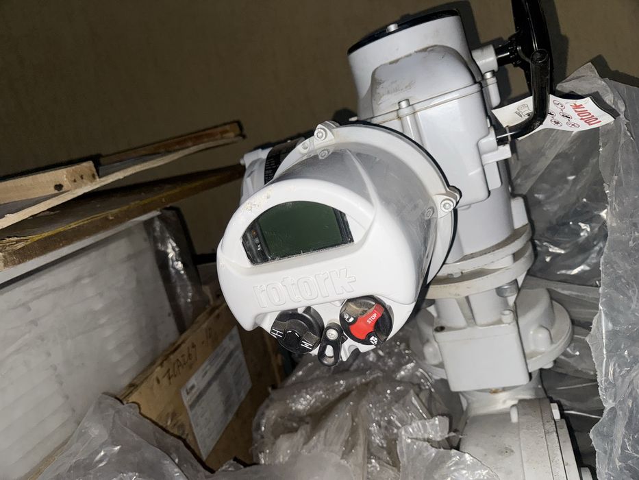 Rotork электропривод клапаном с переходником к задвижке