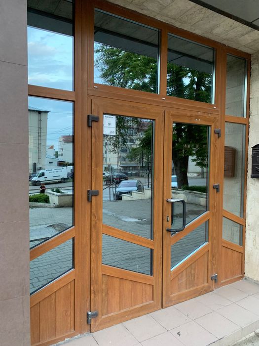 Vand apartament 3 CAMERE, 2 bai si 2 balcoane, ULTRACENTRAL HUSI