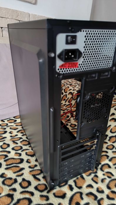 компютърни кутии със захранвания