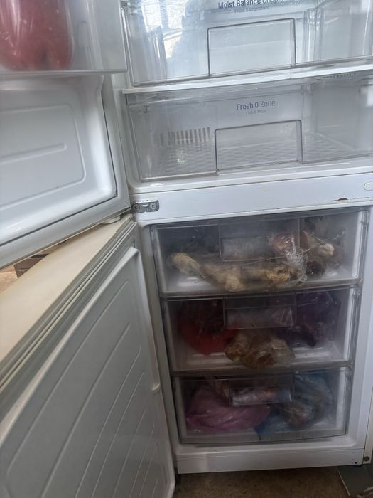 Продам холодильник работает отлично