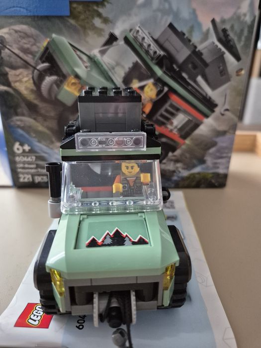 LEGO® City - Camioneta 4x4 off-road 60447, 221 piese