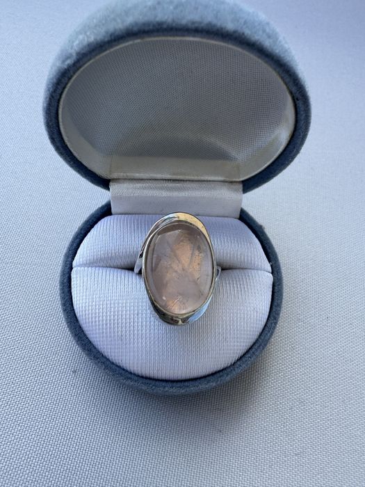 Inel din argint rodiat si cuart roz