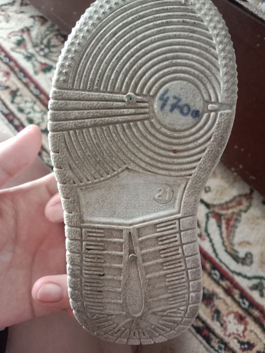 Продам кроссовки