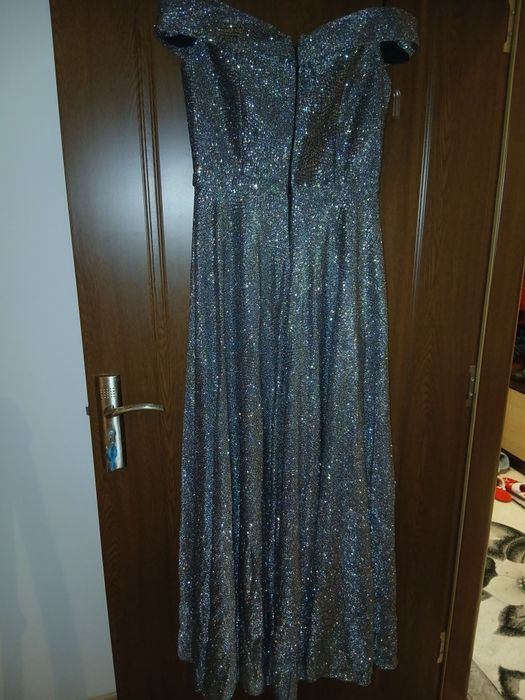 Официални роклии