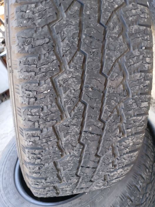 Продам два комплекта резины