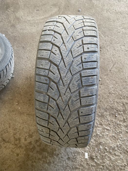 Продам зимние шины 215/55/17