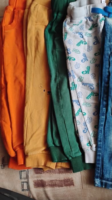 2 годинки Размер 4 Панталонки и 1  дънки Комплект на Мики Маус