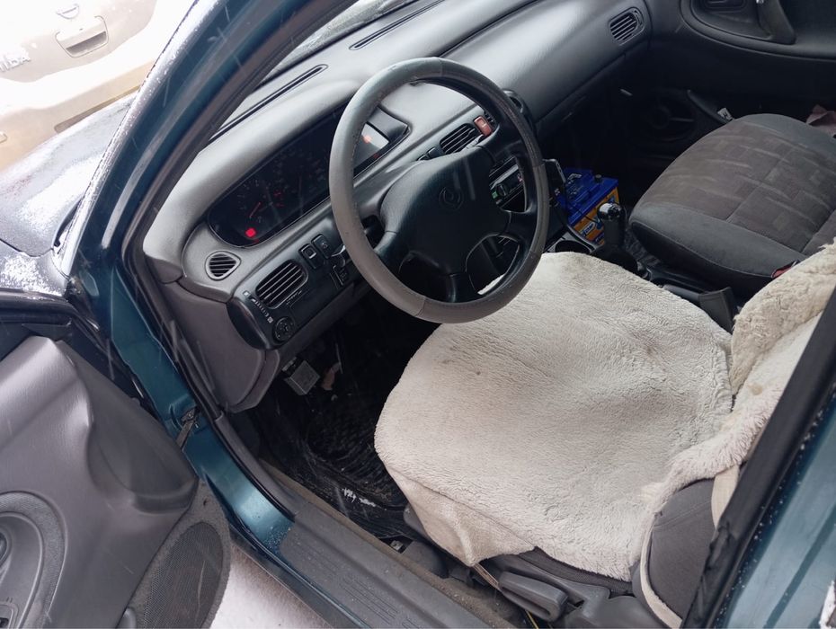 Продам машину мазду 626