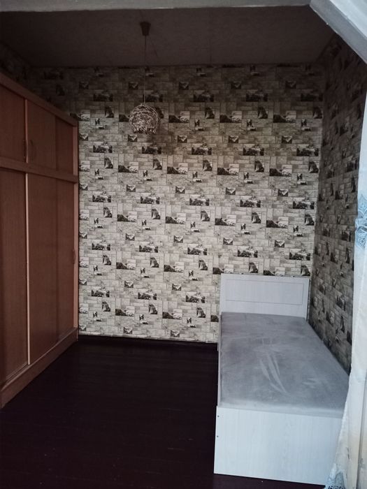 Сдам на длительный срок. Район площадь.