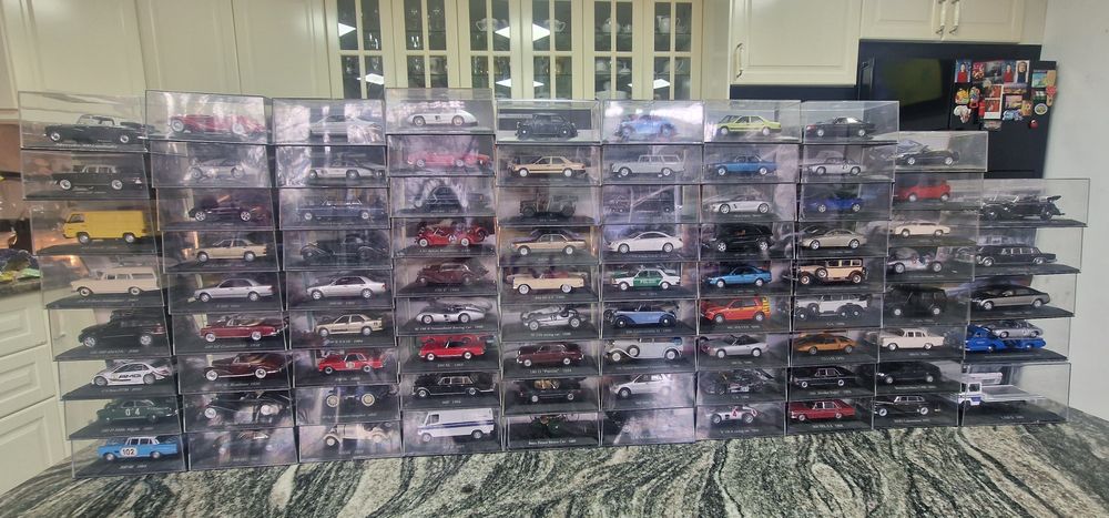 Vând colecție machete Mercedes 1/43