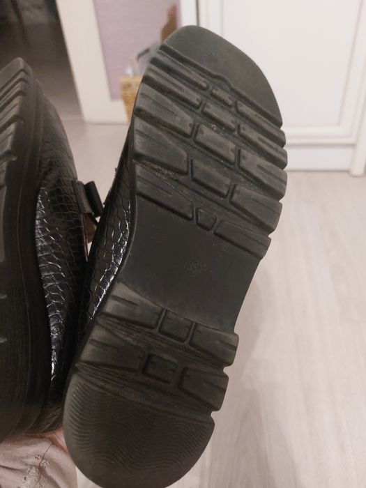 Обувь для девочки лоферы и туфли чёрные кожаные  35 и 34 размера