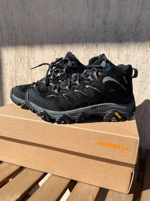 Bocanci pentru drumetie Merrell Moab 3 Mid GTX, culoare negru/gri, NOI in cutia originala