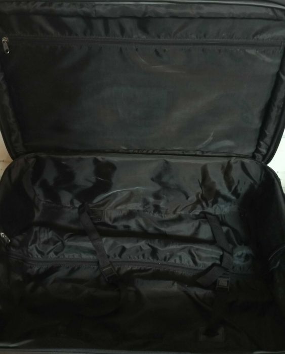 Куфар голям с дръжка на колела