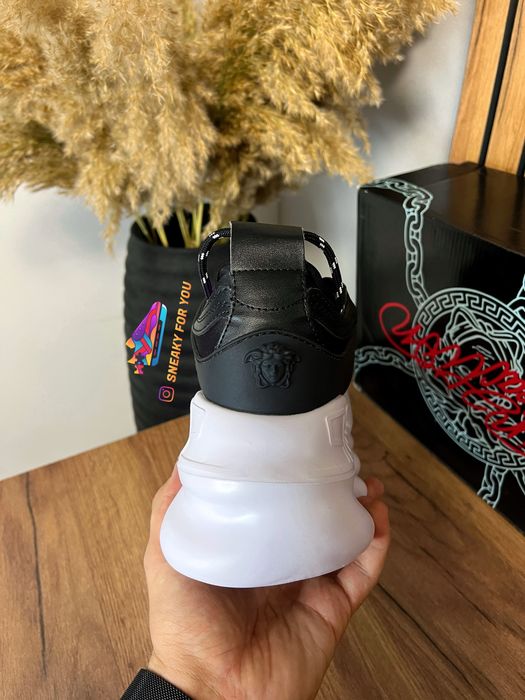 39-45 Versace Chain Black And White