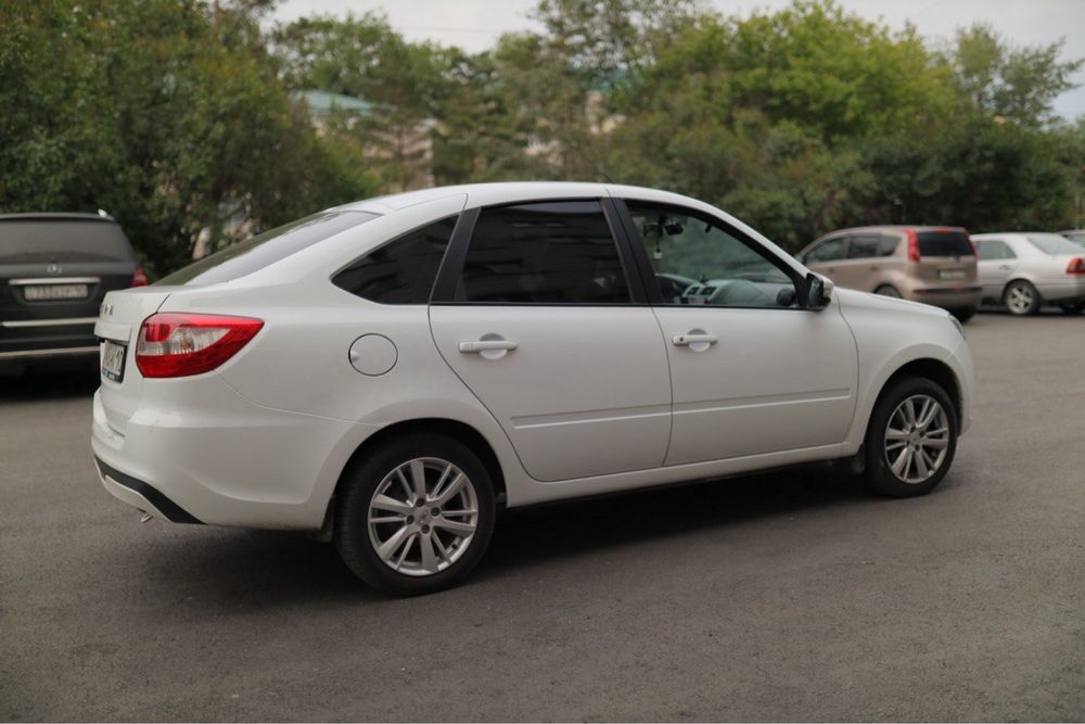 Lada Granta 2023 лифтбек