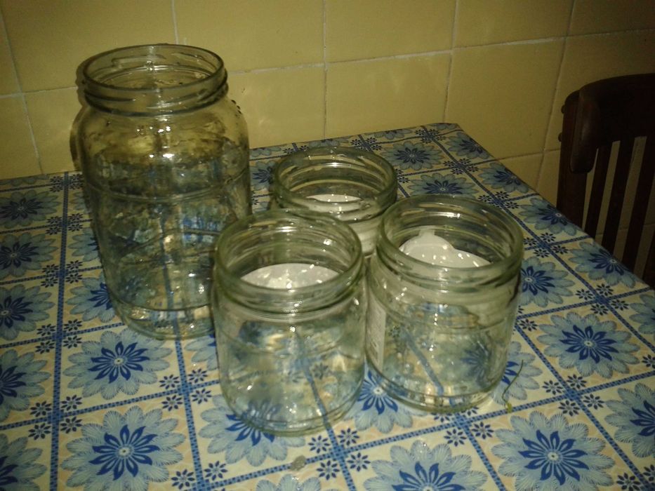 Продам Стеклянные банки  разные. Чистые. Из дома