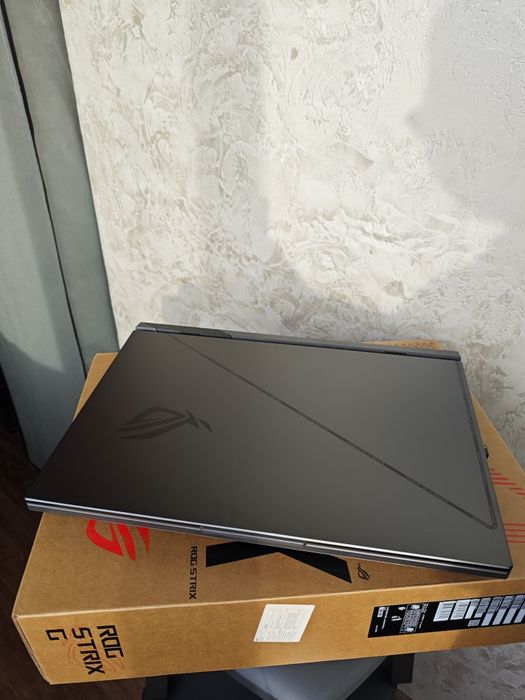 Продаю ноутбук ASUS ROG Strix G814J