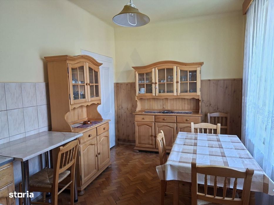 Apartament 4 camere 110 mp utili cu teren aferent si 2 bai Central