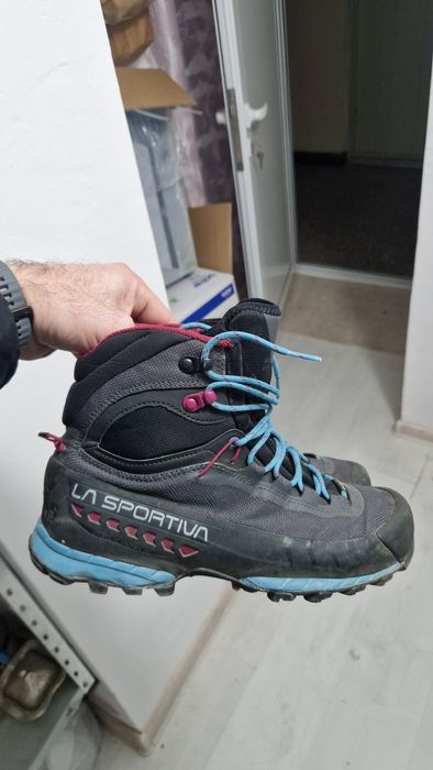 Туристически обувки La sportiva