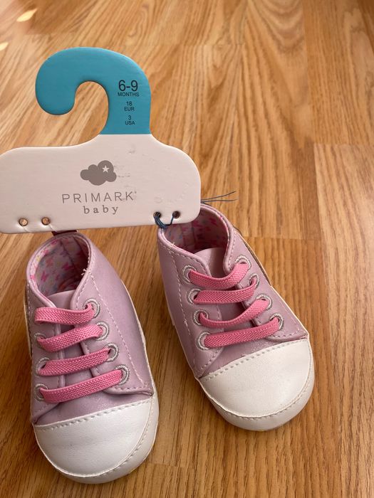 Нови бебешки обувки