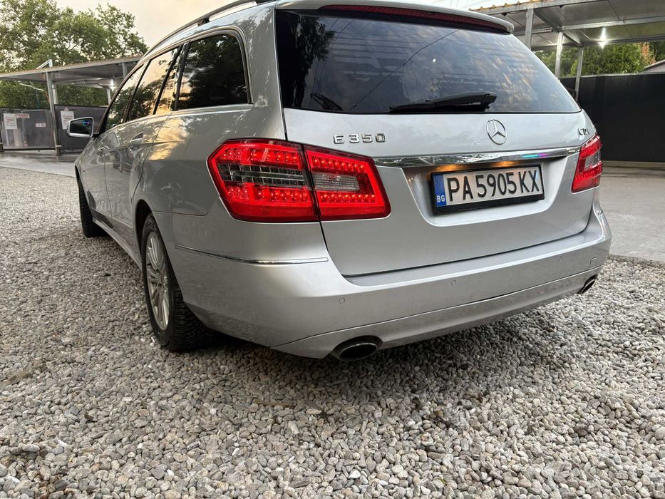 Автомобил Mercedes E350 2011г.