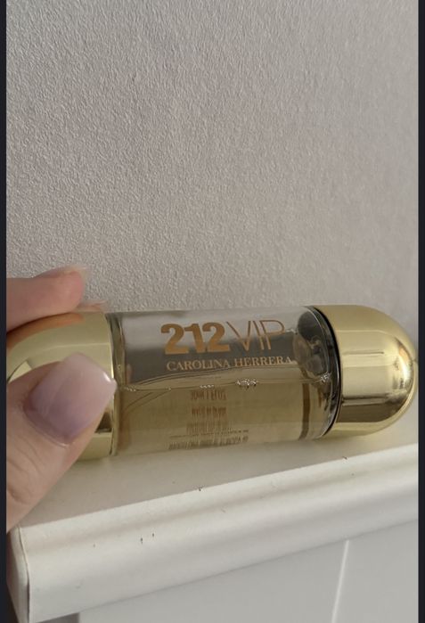 духи carolina herrera