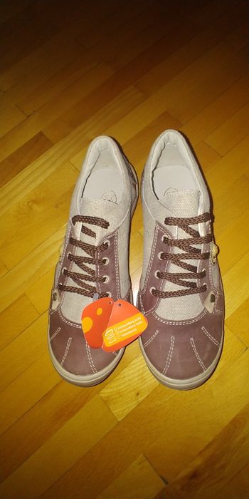 Нови обувки, номер 35