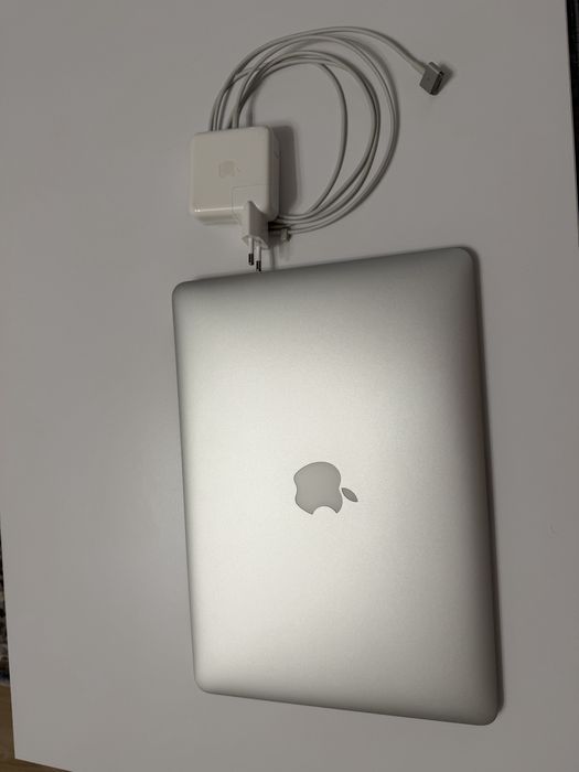 Apple MacBook Air 13 2017 42 cicluri CA NOU