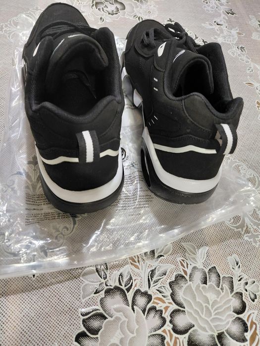 Мъжки чисто нови спортни маратонки  със въздушна възглавница  номер 45