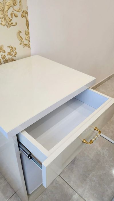 Шкаф с чекмедже нов