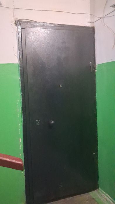 Продам железную дверь