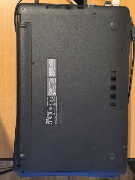 Vand laptop Asus X541UAK
