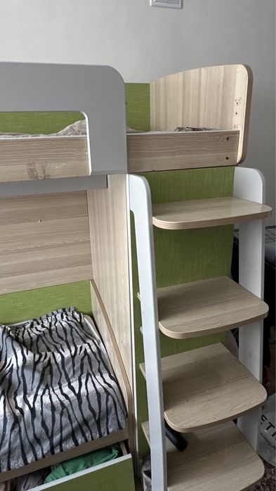 Двухъярусная кровать