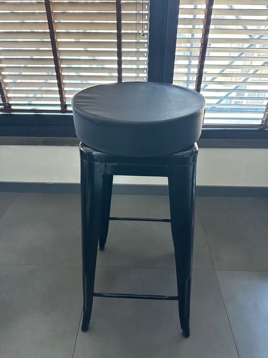 Метален Бар Стол с мека седалка